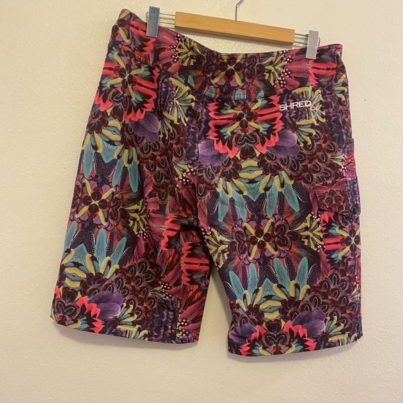 Shredly Colorful Floral Patterned Shorts - Picture 2 of 5